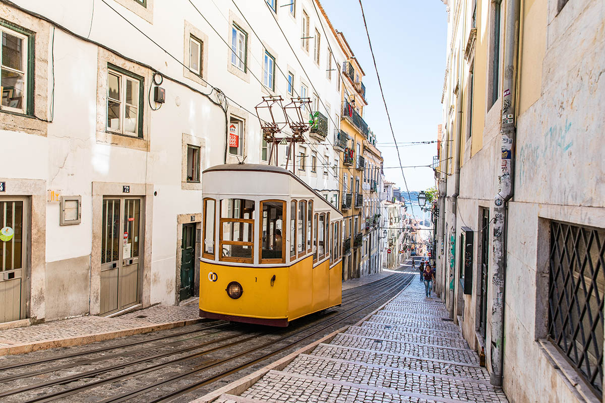 ohmycom-evenement-lisbonne-tramway-jaune